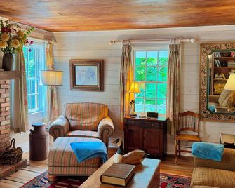 1885 Farmhouse Luxuriously Renovated: Animals & Antiques - Banner Elk - Obývací pokoj