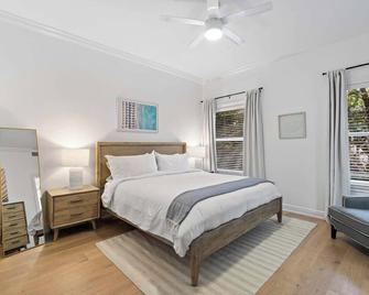 The Palm Beach House - Tropical - Palm Beach - Bedroom