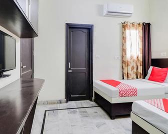 OYO 45903 Royal Guest House - Mandi Gobindgarh - Bedroom