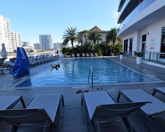 Stunning Ocean & Bay View Residence 1 Bed 1 Bath @ Beachwalk - Hallandale Beach - Bazén