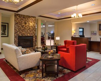 Holiday Inn Express & Suites Pittsburg By IHG - Pittsburg - Lounge