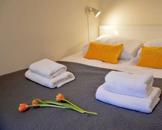 Central Cracow Apartments - Krakow - Bedroom