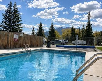 Quaint Riverside Cabin # 1 - Crowsnest Pass - Pool