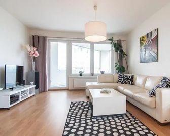 Prostorny 3 pokojovy apartman s dvema terasami - Praga - Pokój dzienny