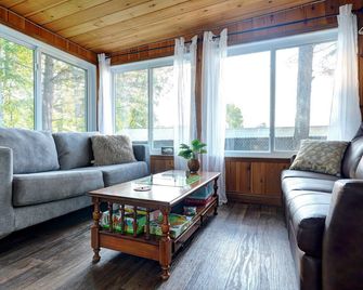 Glamping chalet on campsite Boat Lac Naviguable - Saint-Michel-des-Saints - Sala de estar