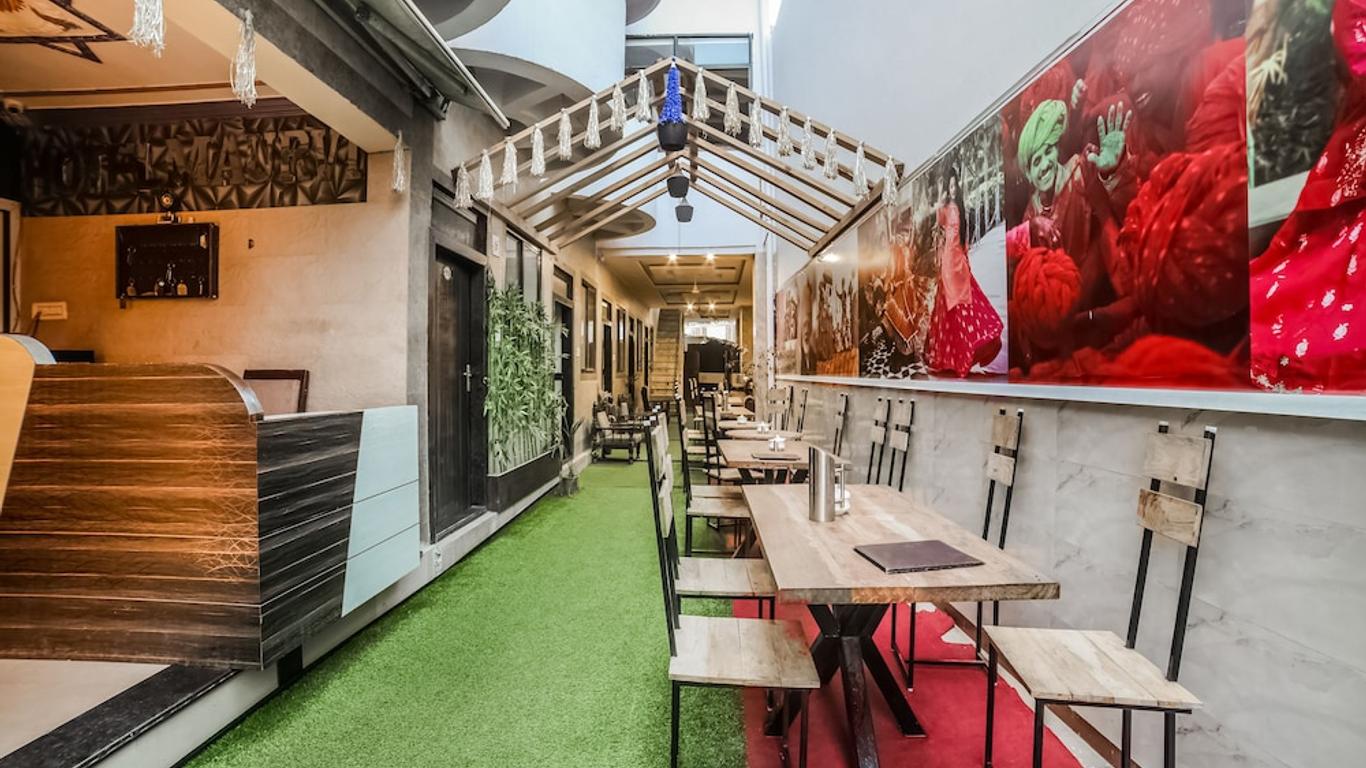 OYO 36289 Hotel Maurvi