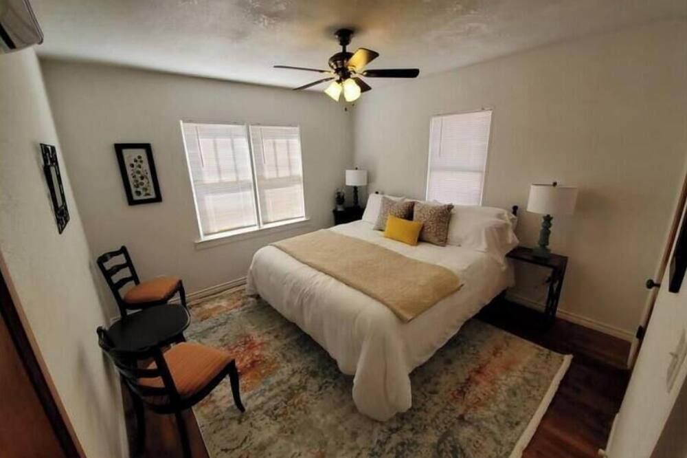 Little Blue House - cozy & walkable to downtown - Artesia - Schlafzimmer