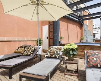 My Space Barcelona 6 apartments in Arco de Triunfo with pool for 48 people - Barcelona - Patio