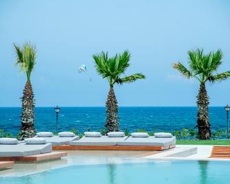 Senseana Sea Side Resort & Aquadventure - Hersonissos - Zwembad