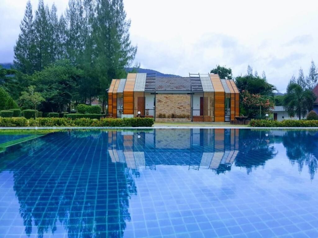 Tanaosri & Creekside Resort