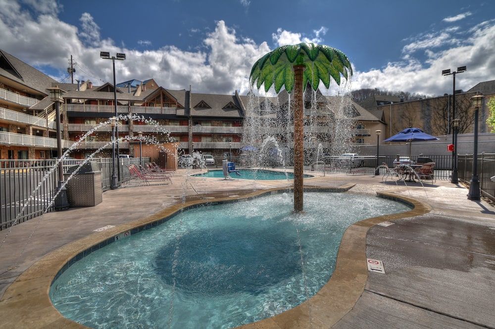 كروسرودز إن آند سويتس - جاتلينبرج - حوض السباحة