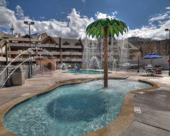 كروسرودز إن آند سويتس - جاتلينبرج - حوض السباحة