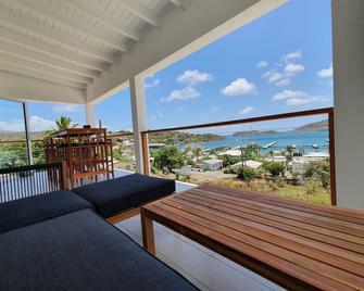 Stunning views. One bedroom apartment in the heart of English Harbour. - English Harbour - Balcony