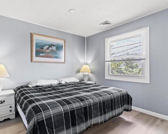 1.5 Blocks from Ocean Unit #3 Great Location 2 Bedroom Apartment - Seaside Heights - Bedroom