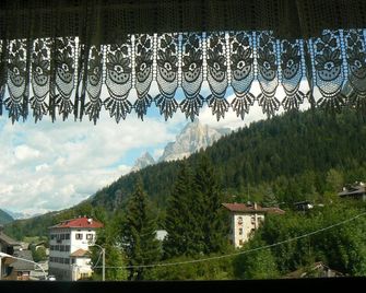 New apartment, overlooking the Dolomites a few miles from Cortina rent - Borca di Cadore - Balkon