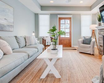 Lake Views, Hot Tub, Fire Pit & Private Yard On North Beach! - South Haven - Living room