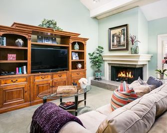 Canyon Racquet Townhome Gorgeous Remodel, Garage, Near Resorts Hot Tub 2 Bed 2bt - Cottonwood Heights - Sala de estar