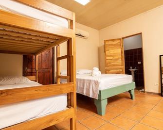 Hospedaje Papalotes - Quepos - Habitación