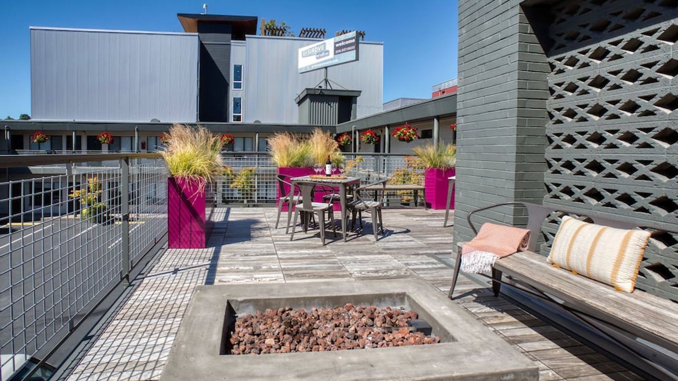 The Grove West Seattle Inn