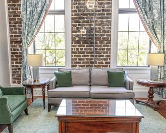 East Bay Inn, Historic Inns of Savannah Collection - Savannah - Living room