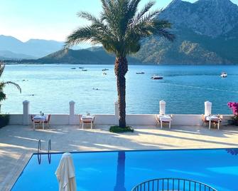 Ford Hotel - Adrasan - Zwembad