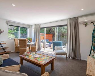 Hillside Villa 4- Walk To Town- Ac- Free Parking - Queenstown - Wohnzimmer