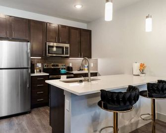 Corporate Housing By Mgm - Grand Prairie - Kitchen