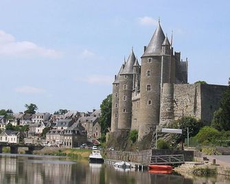 Josselin Town House For 5 People - Josselin - Edificio