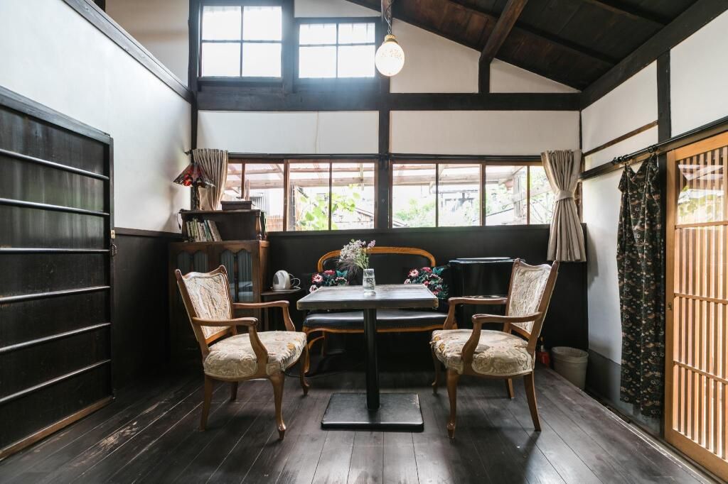 جيست هاوس أوميا