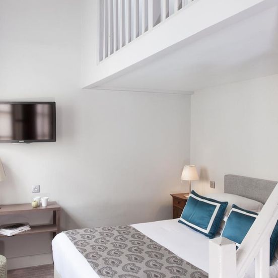 Bedroom view of Hôtel de la Place du Louvre