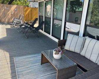 Lakeshore -Cozy Lake House - Bridgeport - Patio