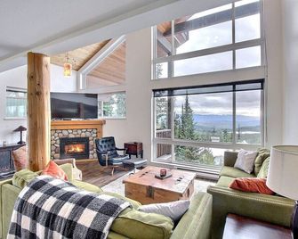 Modern, Rustic & Spacious Chalet, Views, Hot Tub - Big White - Salon