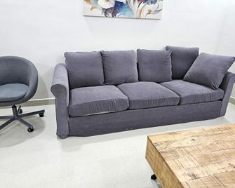 Vedha Homestay - Tirupati - Living room