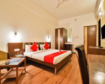 OYO 12945 Hotel President - Gandhinagar - Bedroom