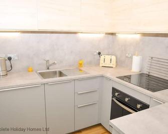 Whitsun Cottage - A cosy one bedroom Victorian cottage sleeping up to 3 guests - Gosport - Kitchen