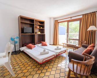 Apartamentos Cala Llonga Playa - Santa Eulalia del Rio - Habitación