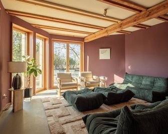 Design farmhouse in the countryside - Oranienburg - Wohnzimmer