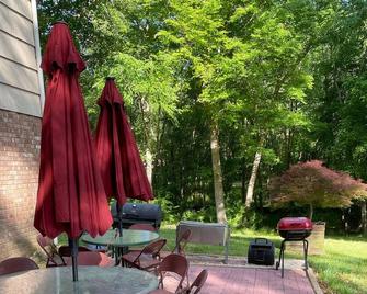 Beautiful Waterfront House! Same day booking allowed. Instant booking allowed. - Raleigh - Patio