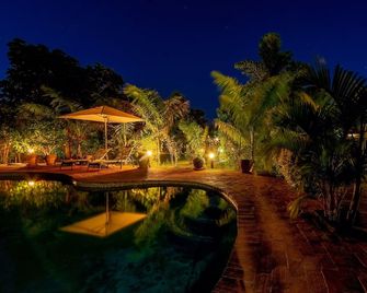 Dzimbahwe Guest Lodge - Victoria Falls - Uima-allas