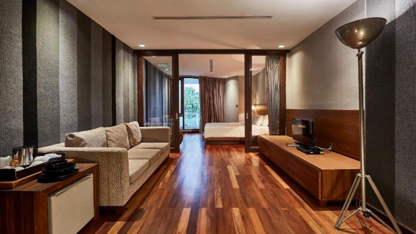 Luxx at Silom