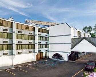 Days Inn by Wyndham Scranton PA - Scranton - Rakennus