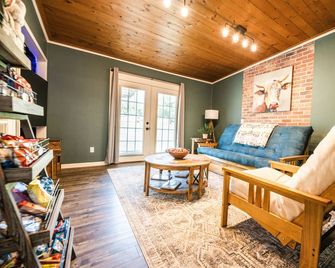 FarmCharm getaway outside Memphis - Nearby winery - Arlington - Sala de estar