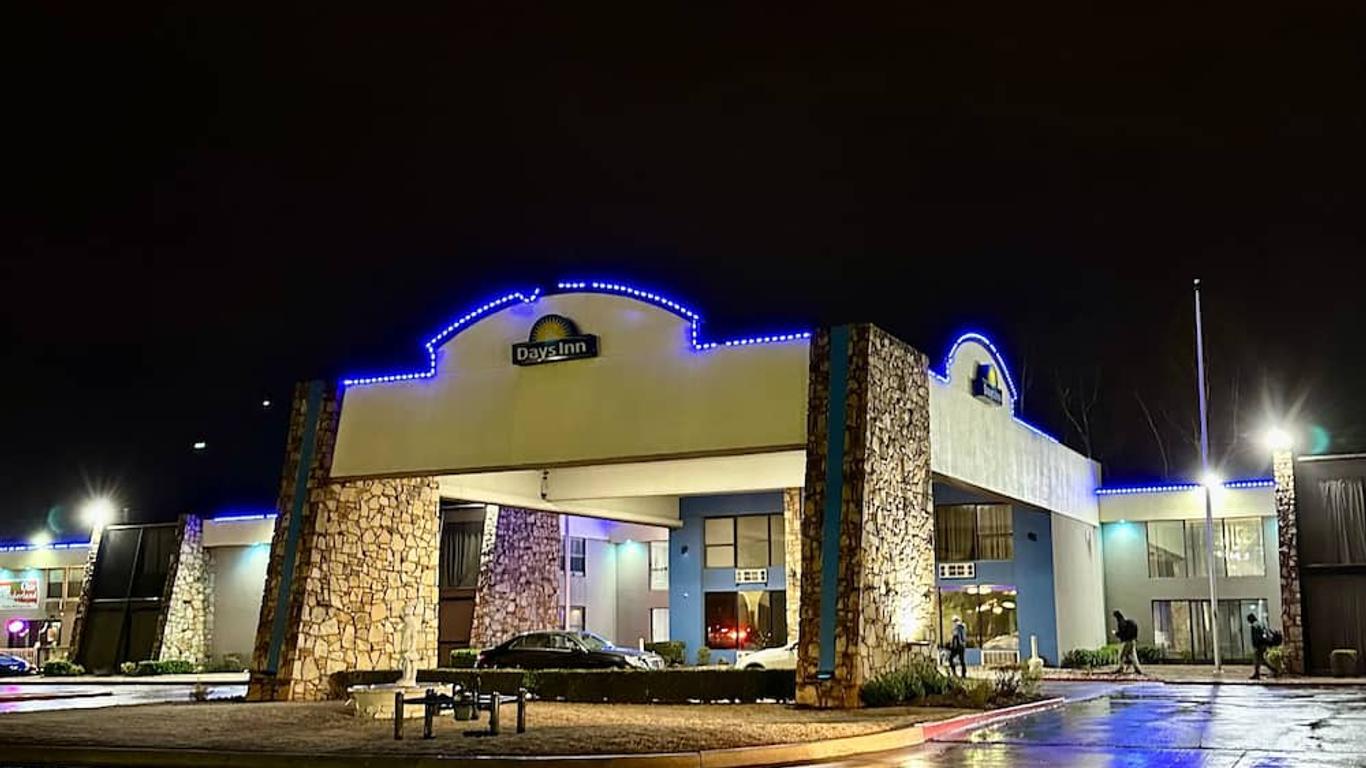 Days Inn By Wyndham Southern Hills/Oru