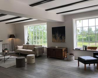 Luxury 3BR/3BA Beach House directly on forest path to the beach - Tisvildeleje - Living room