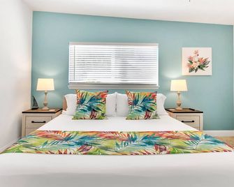 Cape Getaway 1-Walk to the beach-BBQ-Beach Gear - Cape Canaveral - Bedroom