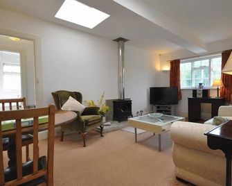 Fountain Cottage - Weymouth - Living room