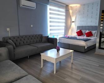 Akman City Hotel - Kusadasi - Bedroom