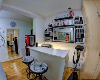 Rooms And Apartments S - Belgrade - Front desk
