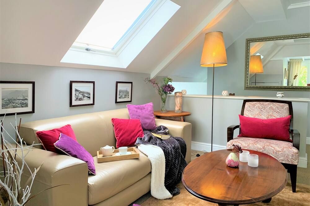 أبي مانور لوكشوري جيست هاوس - كابي تاون - غرفة معيشة