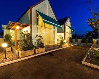 Beautiful new 7 Bedroom Villa Resort - CT7 - Hua Hin - Edificio